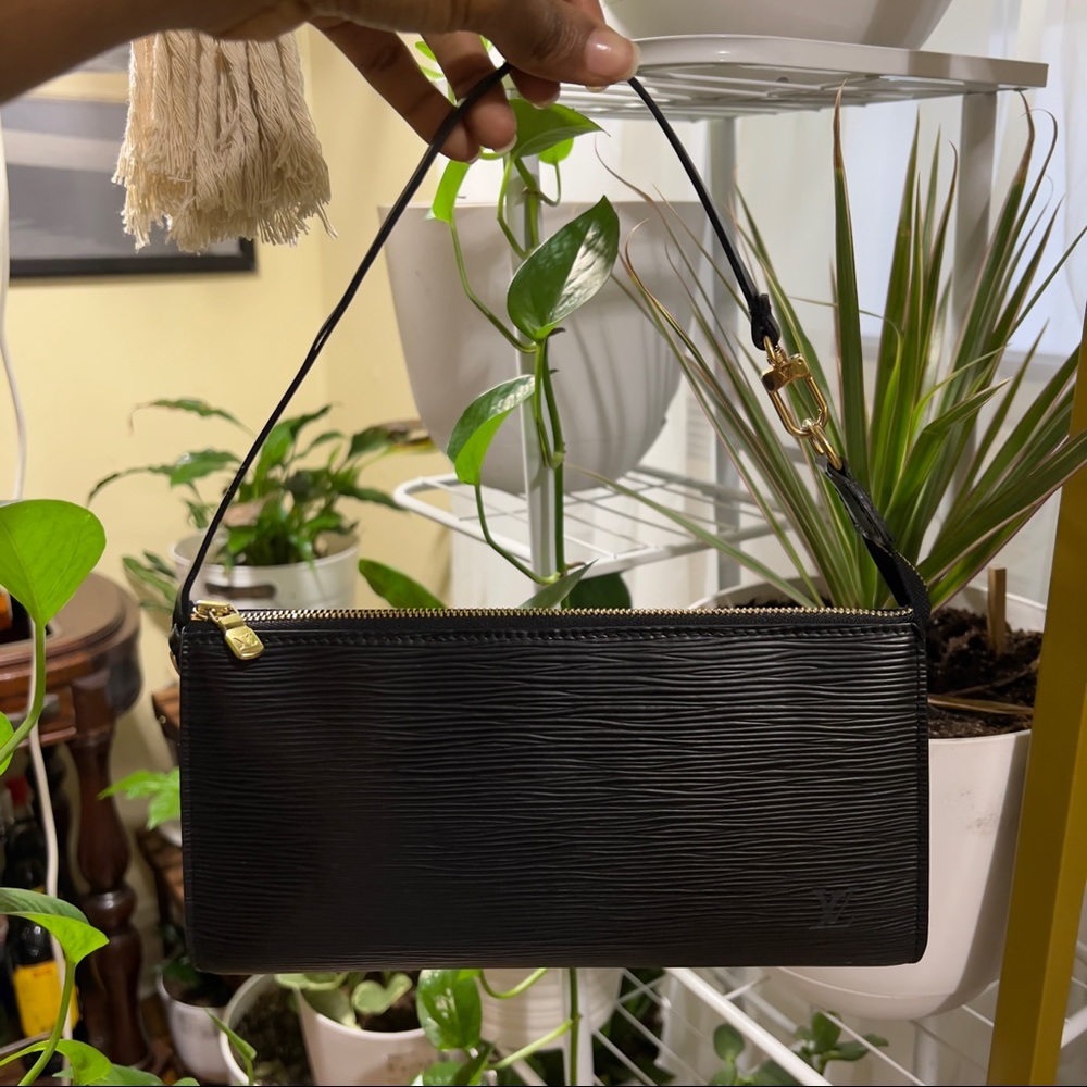 Louis Vuitton Black Epi Pouchette